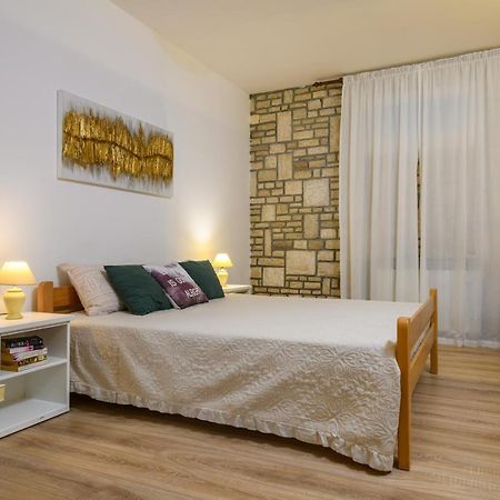Apartman Aleksandra Pula Extérieur photo