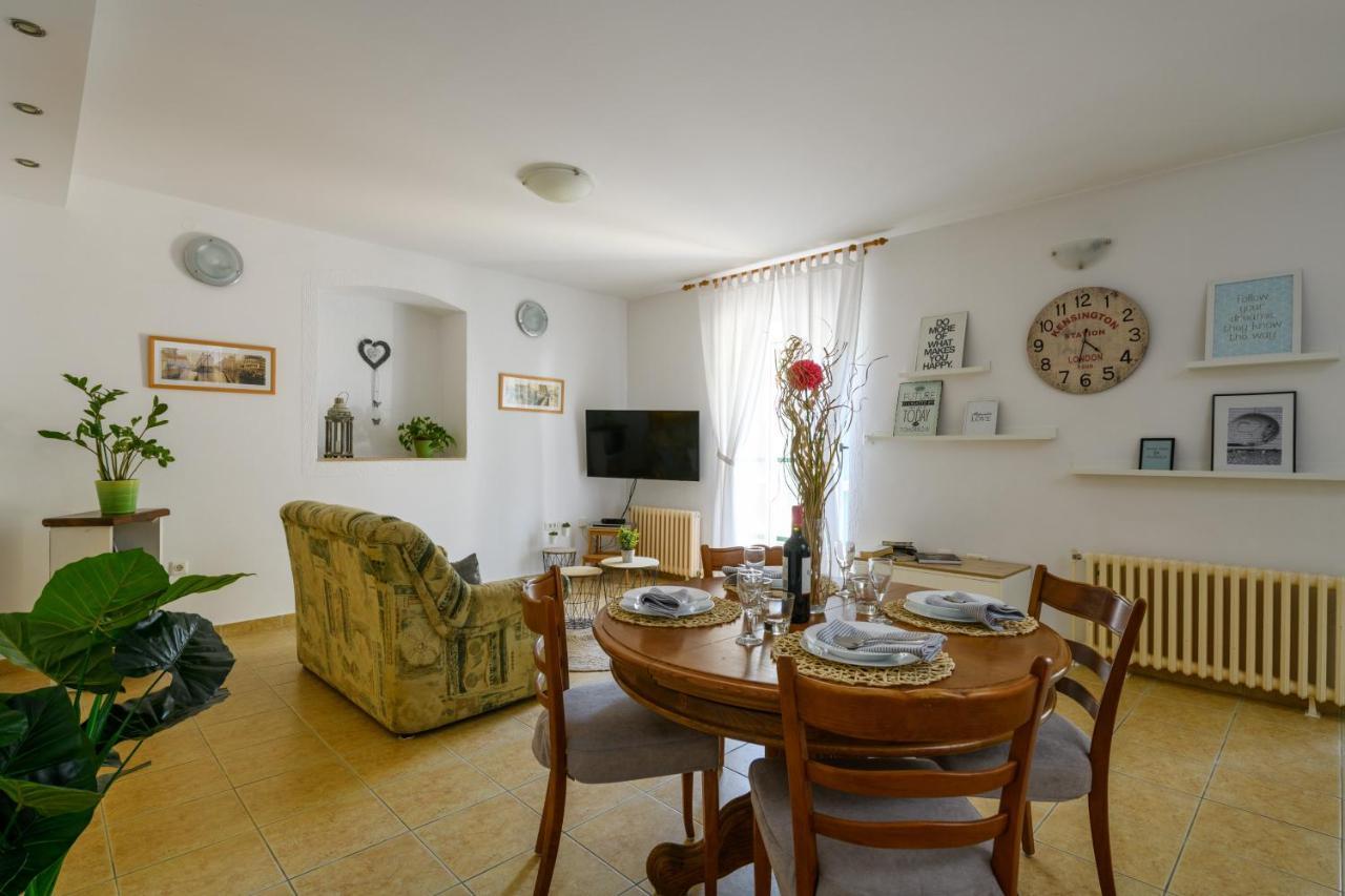 Apartman Aleksandra Pula Extérieur photo