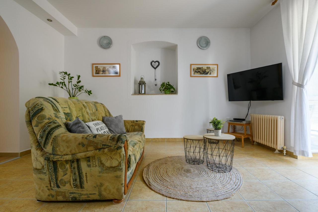 Apartman Aleksandra Pula Extérieur photo